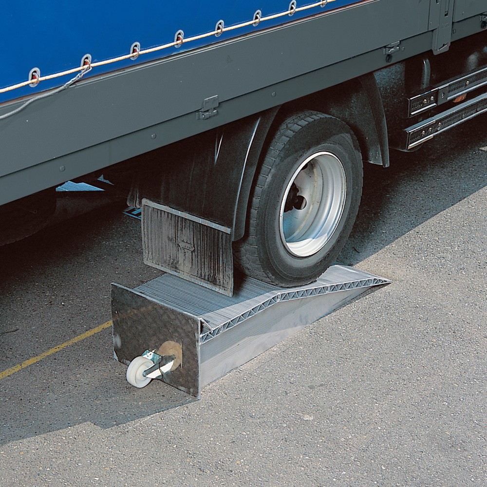 Produktabbildung Nr. 1: Alu-Auffahrkeile, Tragkraft 12.000 kg/Stück, HxBxL 145 x 500 x 1.440 mm